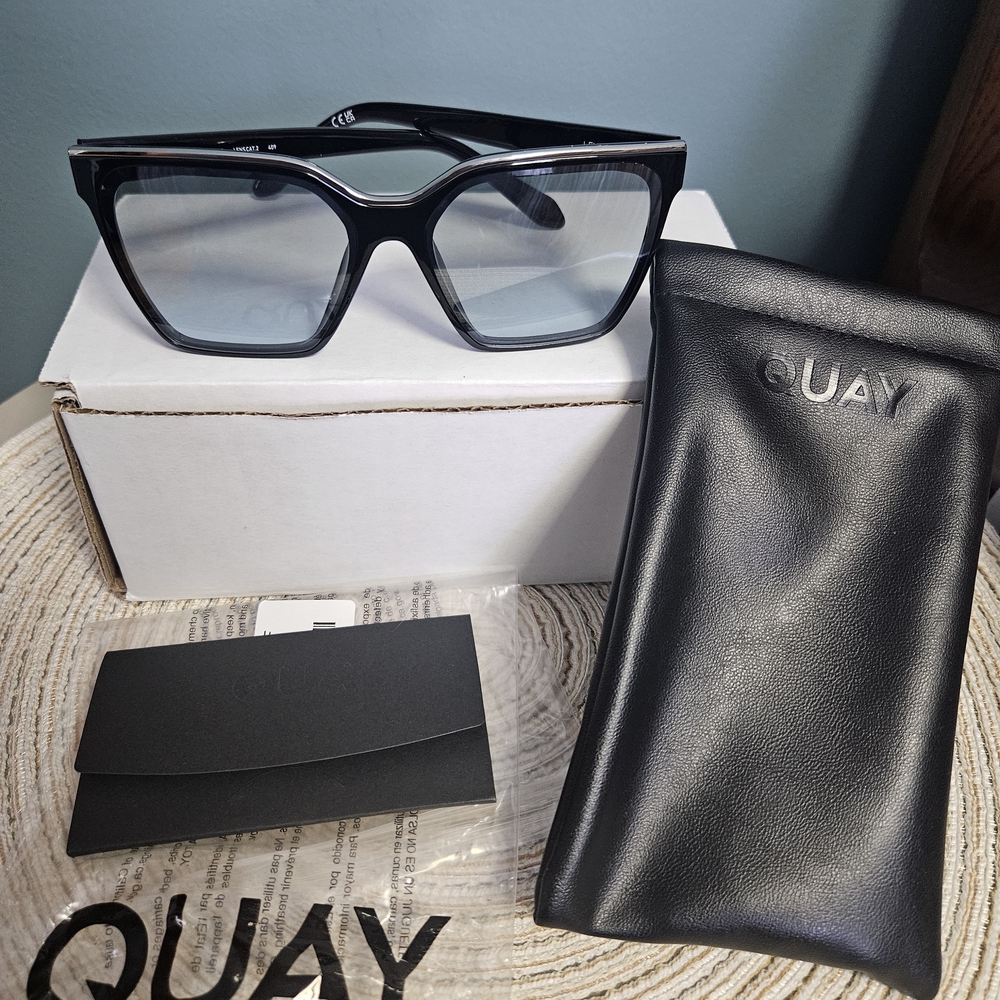 Quay Australia Black Sun Glasses-NEW